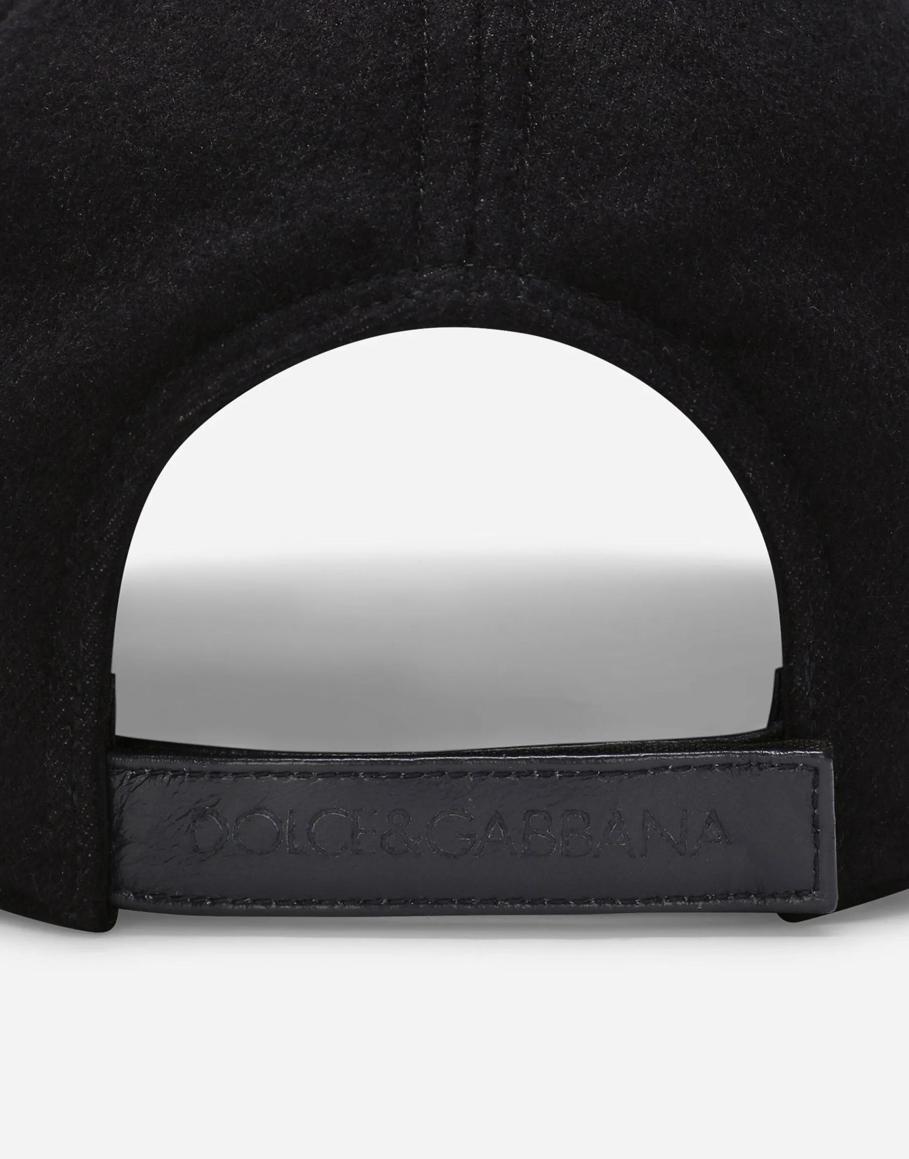 Baseball cap with branded tag