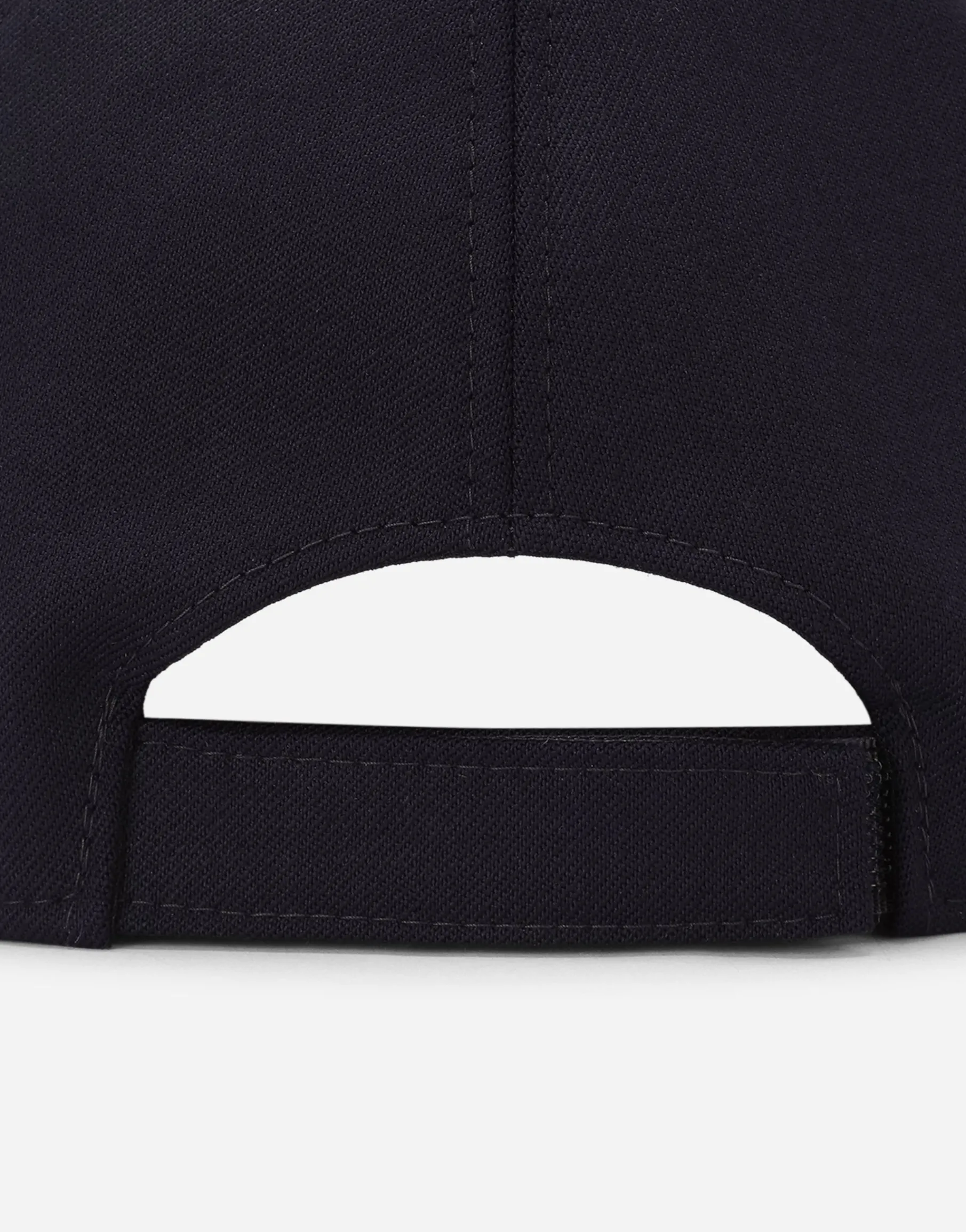 Baseball cap with logo tag