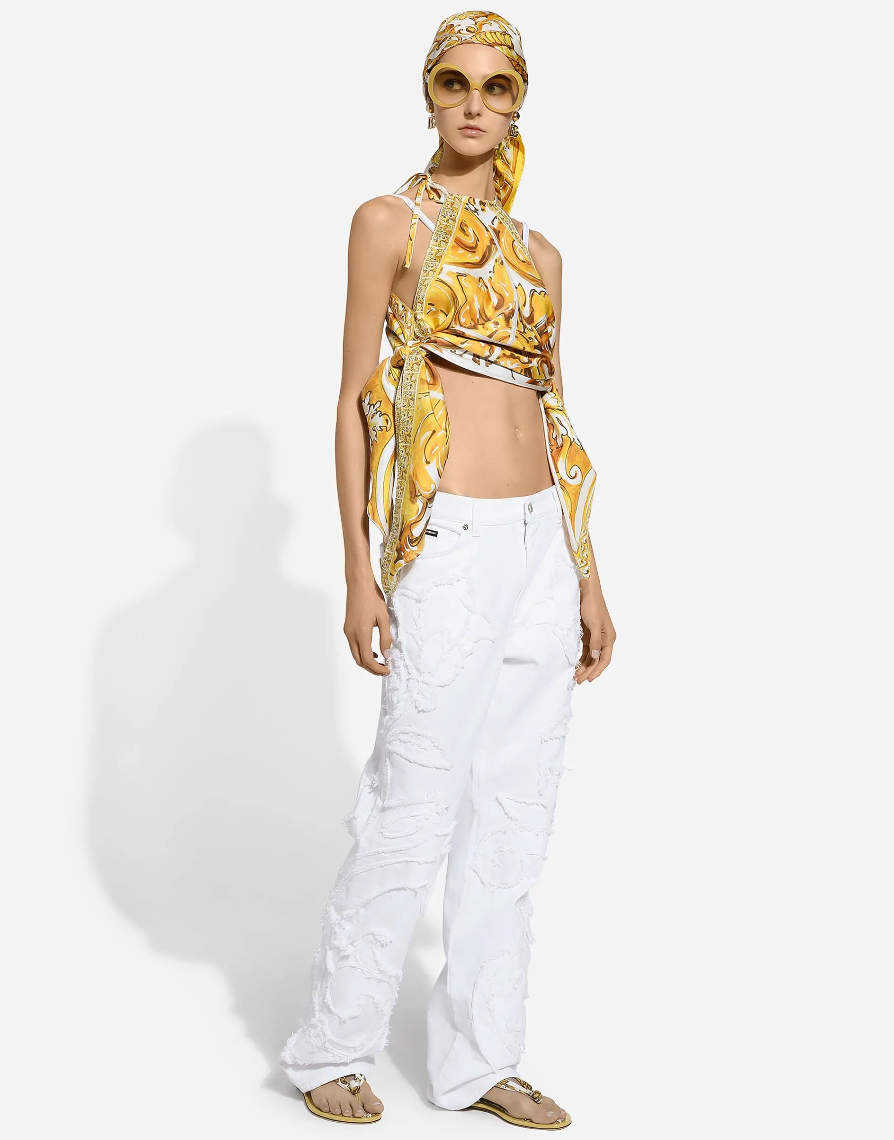 Boyfriend jeans with embroidery