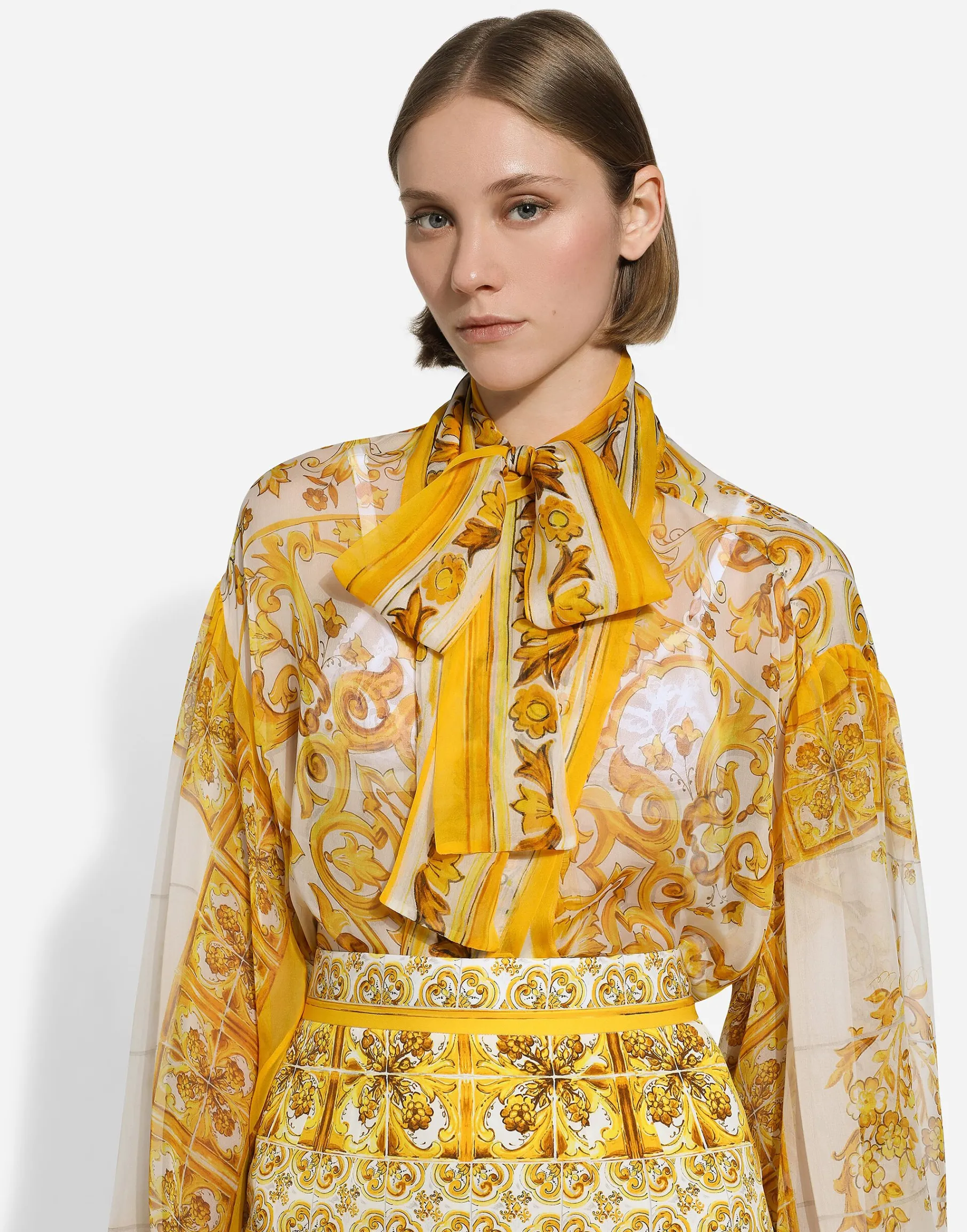 Chiffon pussy-bow shirt with majolica print