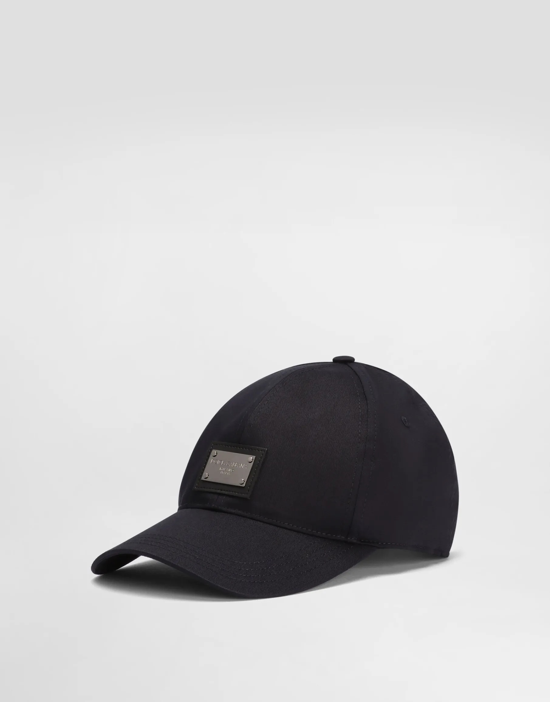 Cotton baseball cap with branded tag