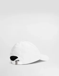 Cotton baseball cap with branded tag