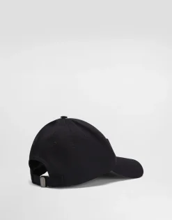Cotton baseball cap with branded tag