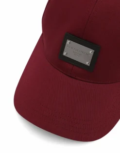 Cotton baseball cap with logo tag