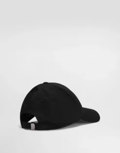 Cotton baseball cap with branded tag