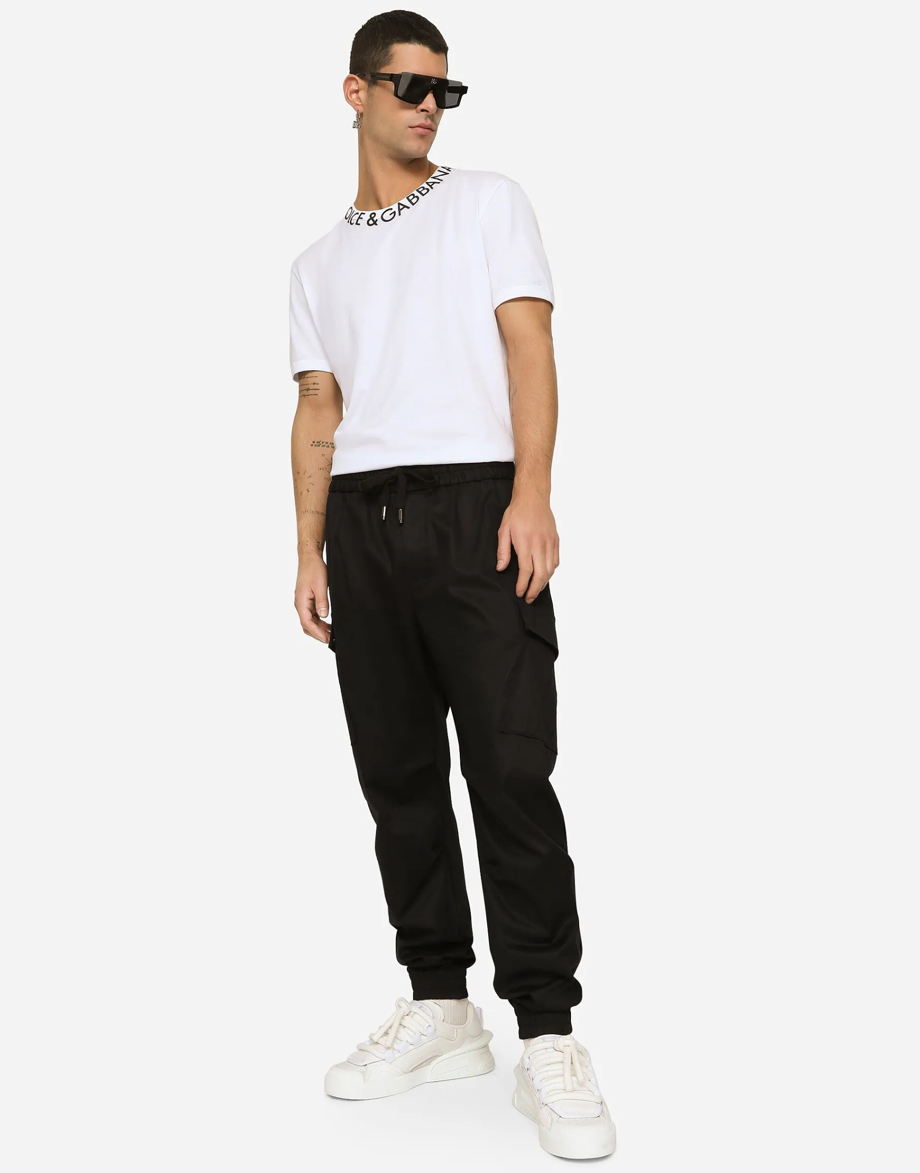 Cotton cargo pants with branded tag