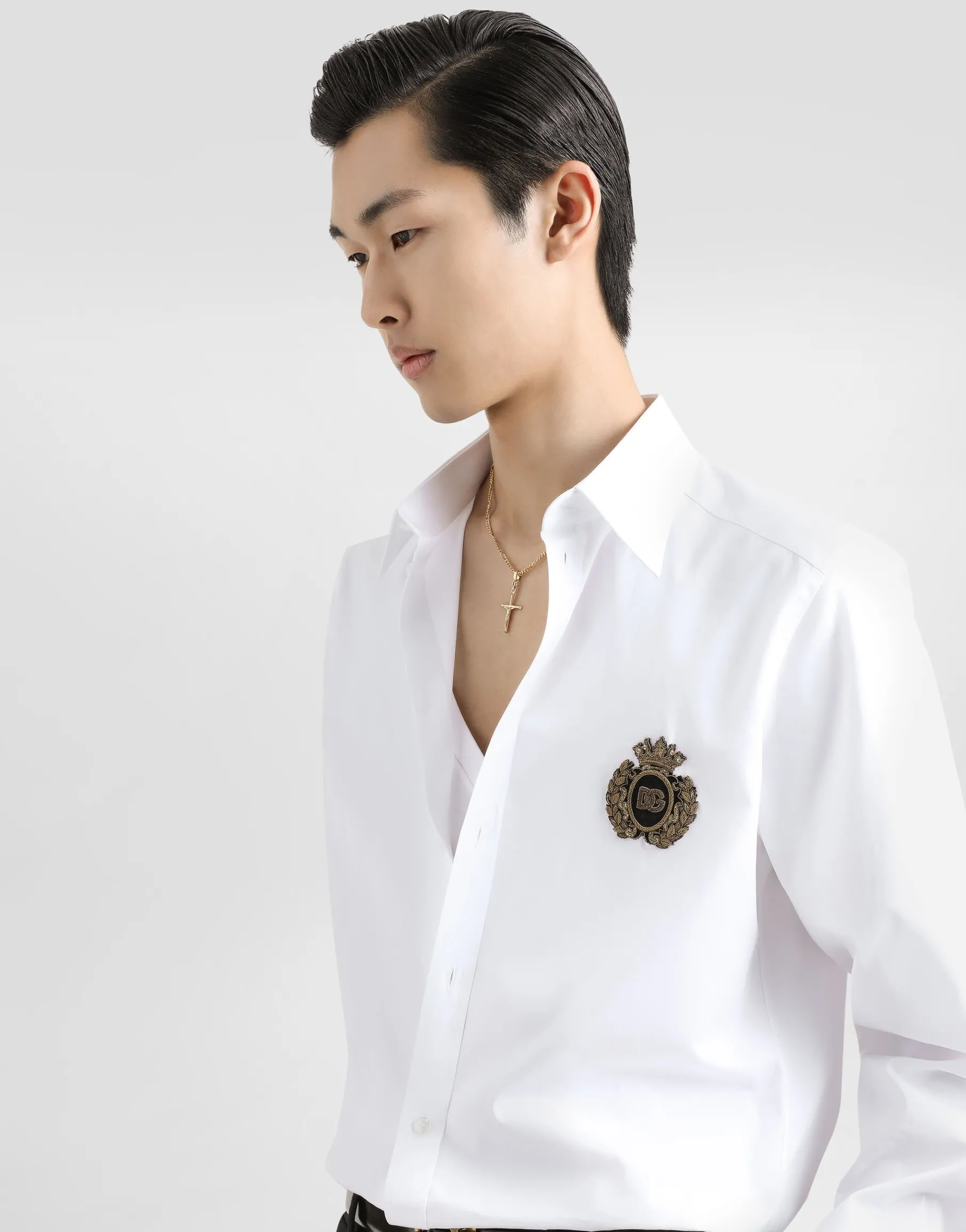 Cotton shirt with heraldic patch