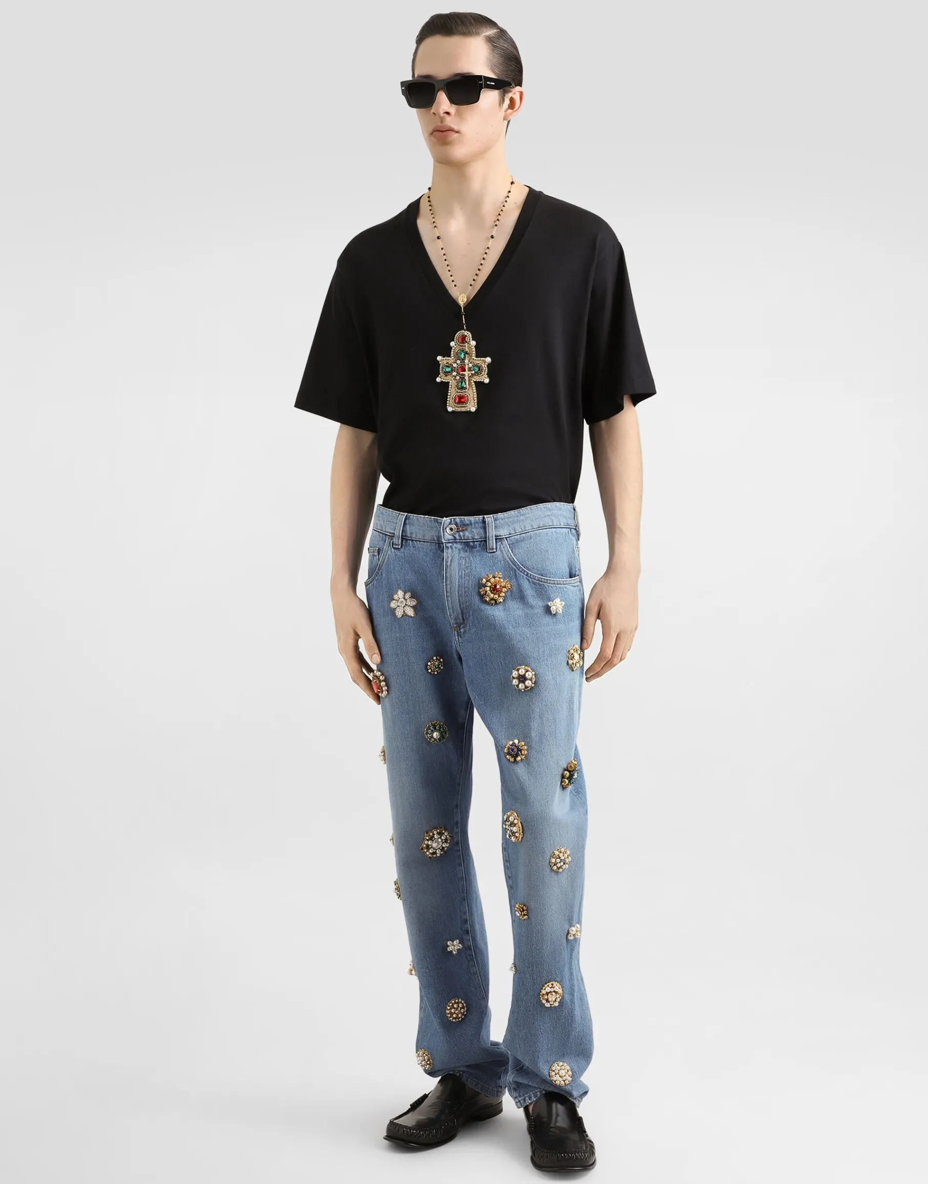 Cotton V-neck T-shirt with patch