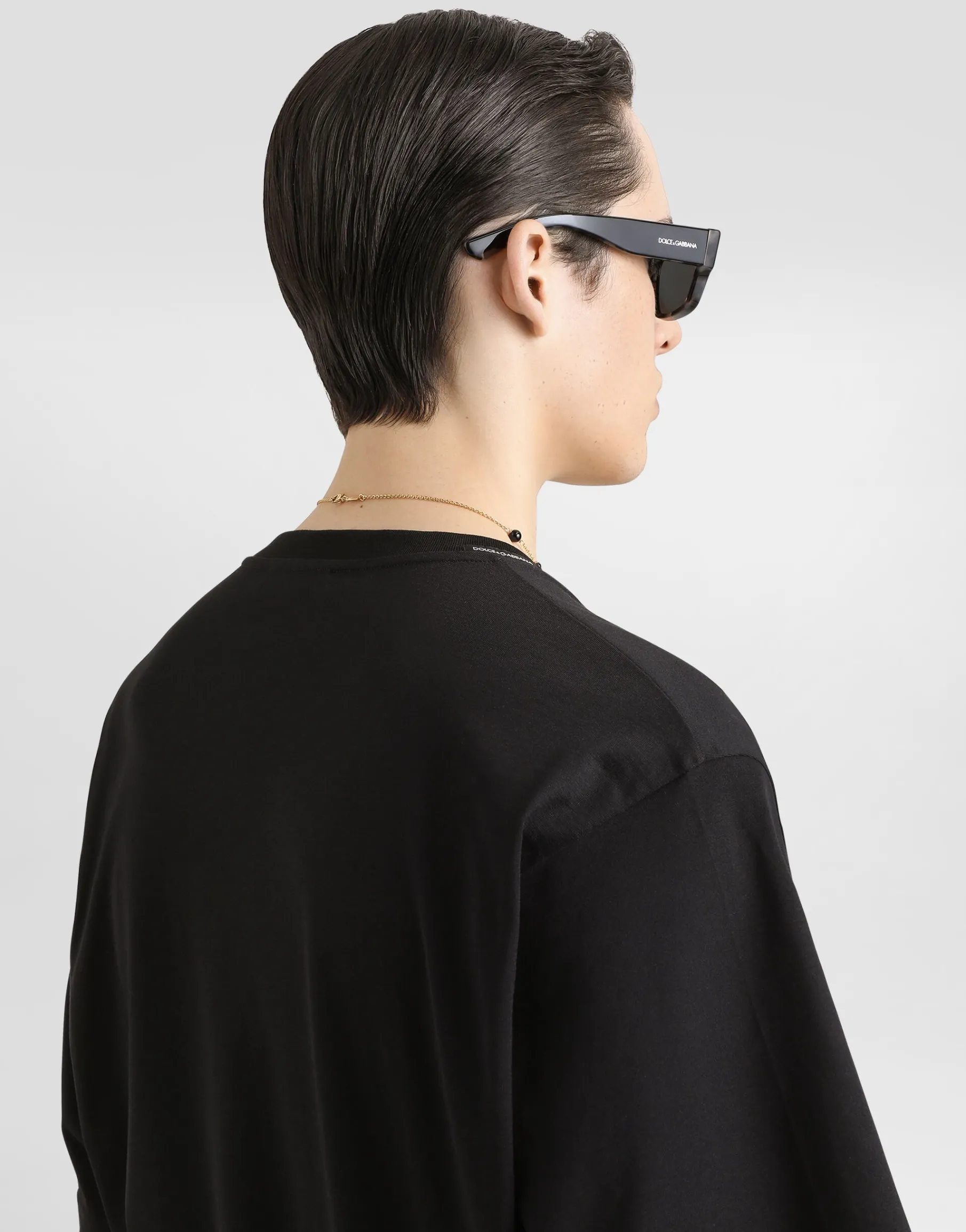 Cotton V-neck T-shirt with patch