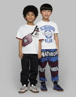 Drill jogging pants with branded tag