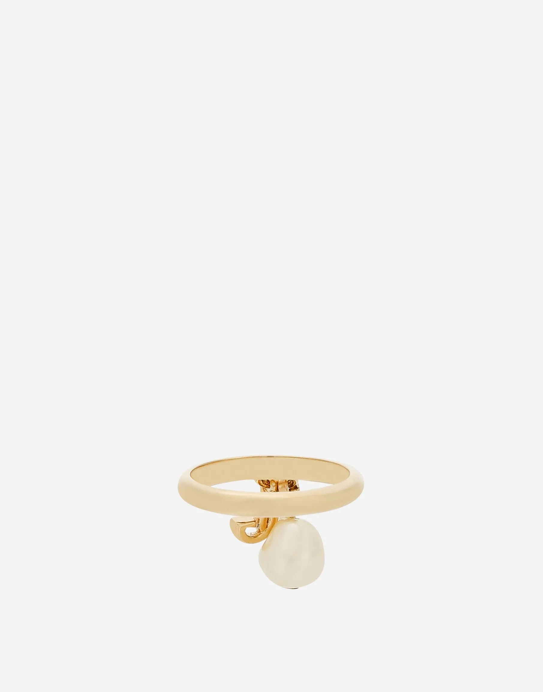 Engagement ring with DG logo and pearl charms