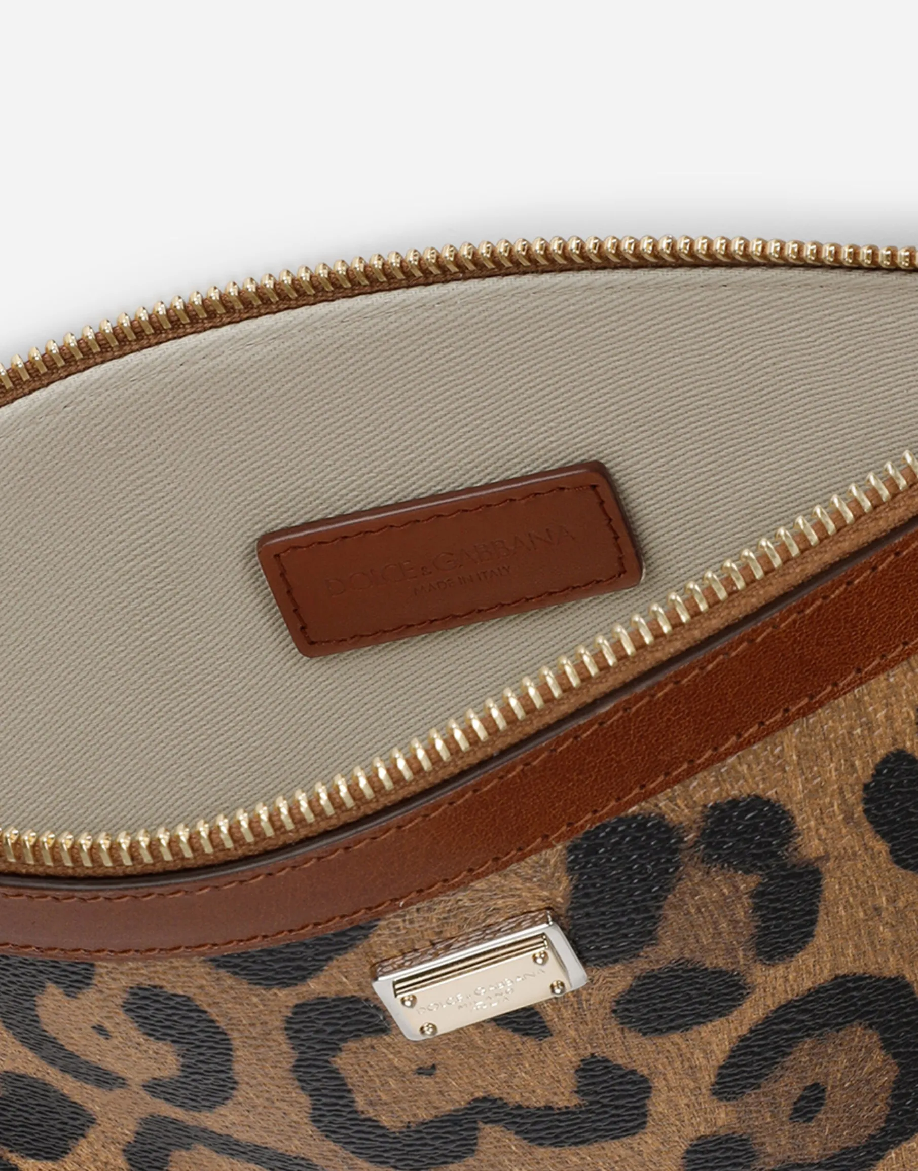 Flat toiletry bag in leopard-print Crespo with branded plate