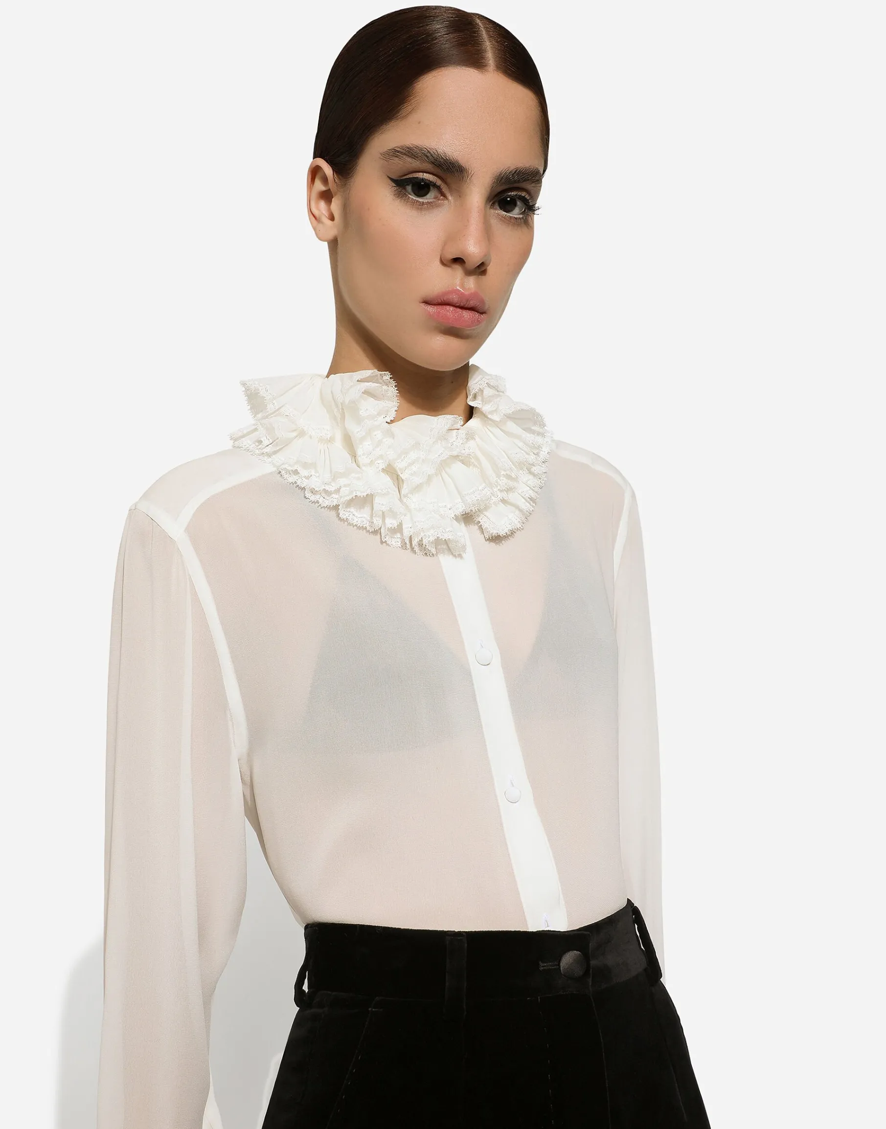 Georgette shirt with pleated cuffs and collar details