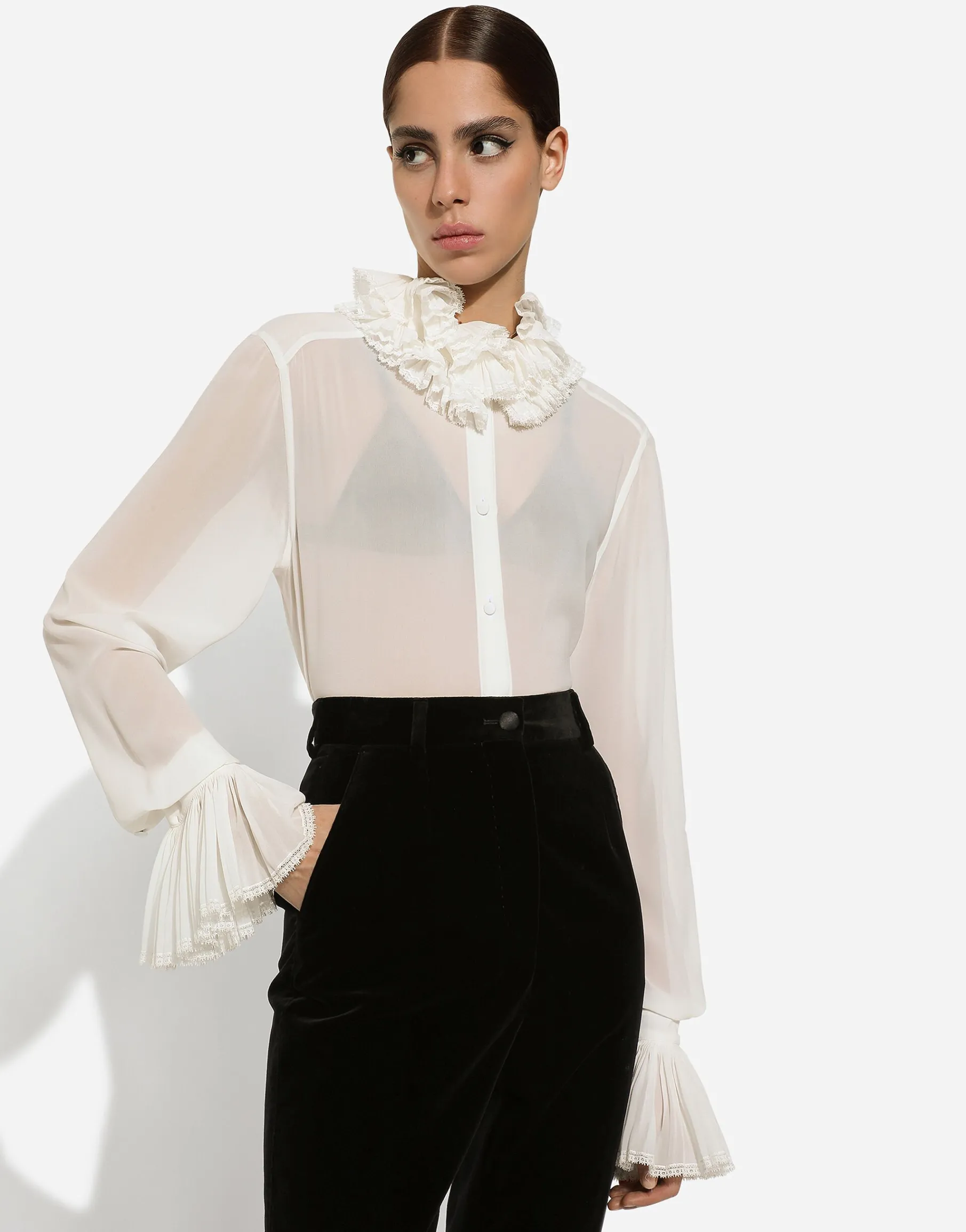 Georgette shirt with pleated cuffs and collar details
