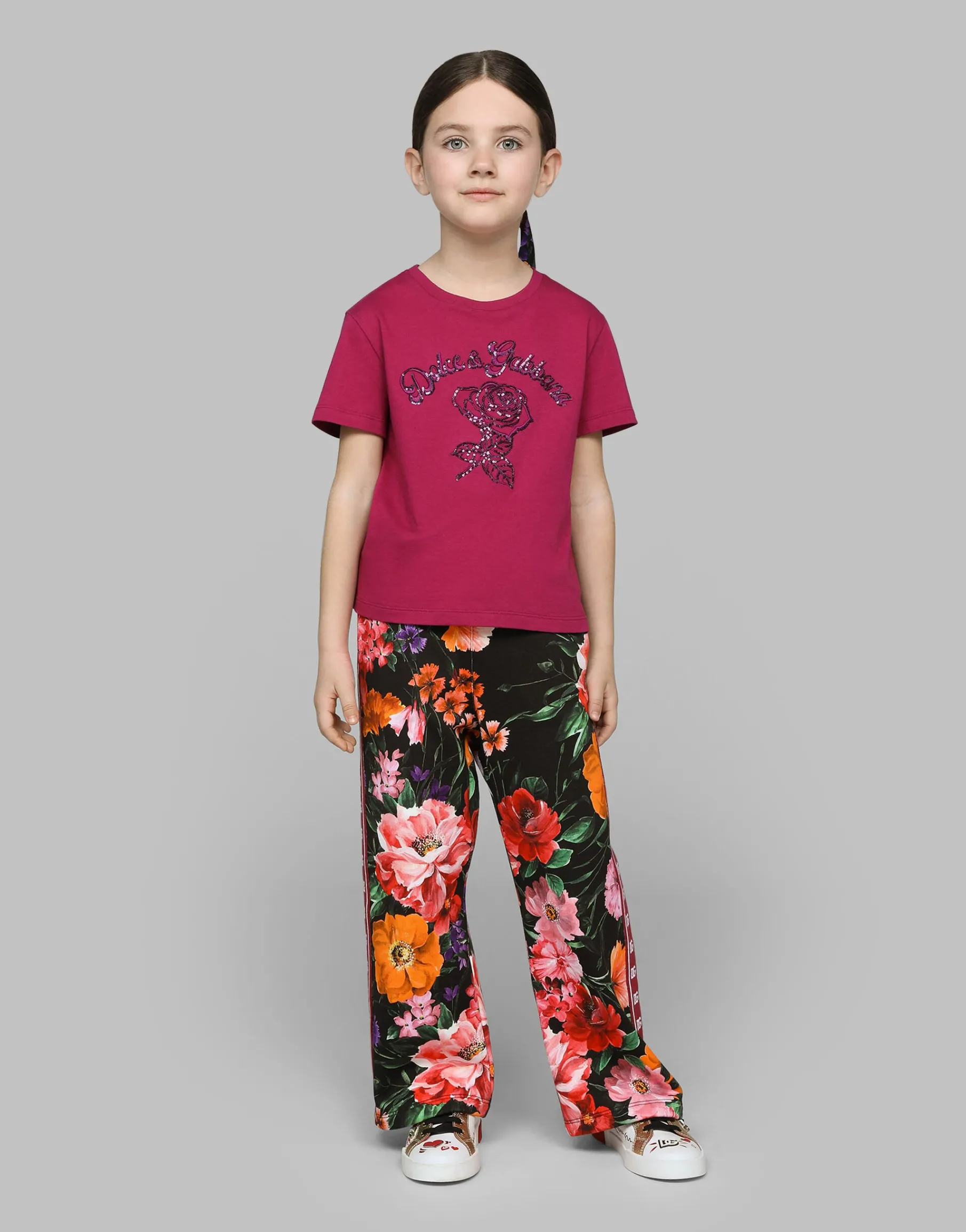 Jersey jogging pants with floral print over a black background