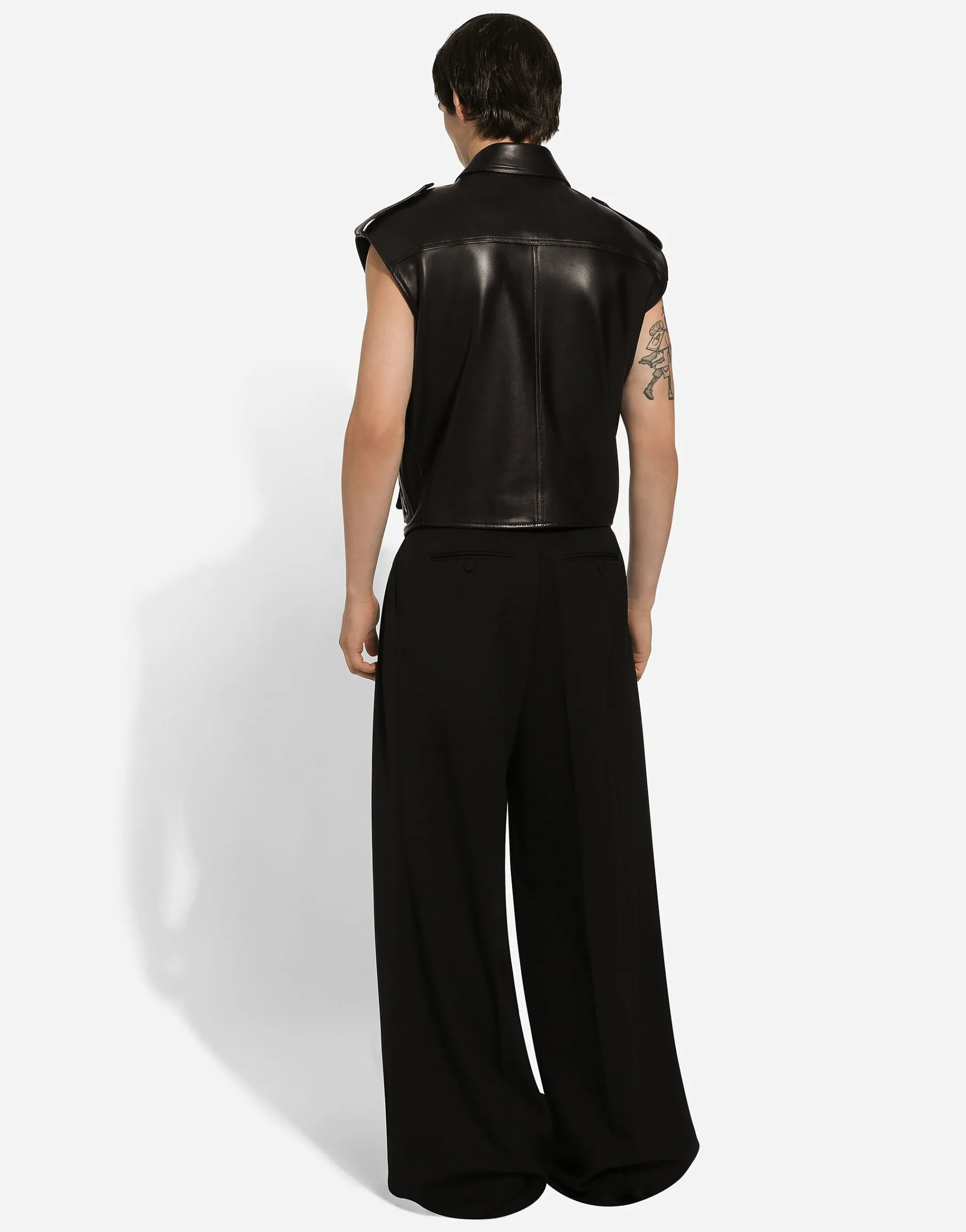 Leather vest with multiple pockets