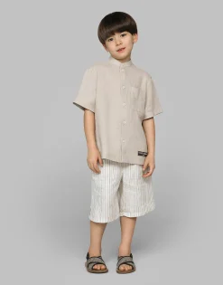 Linen shorts with branded label