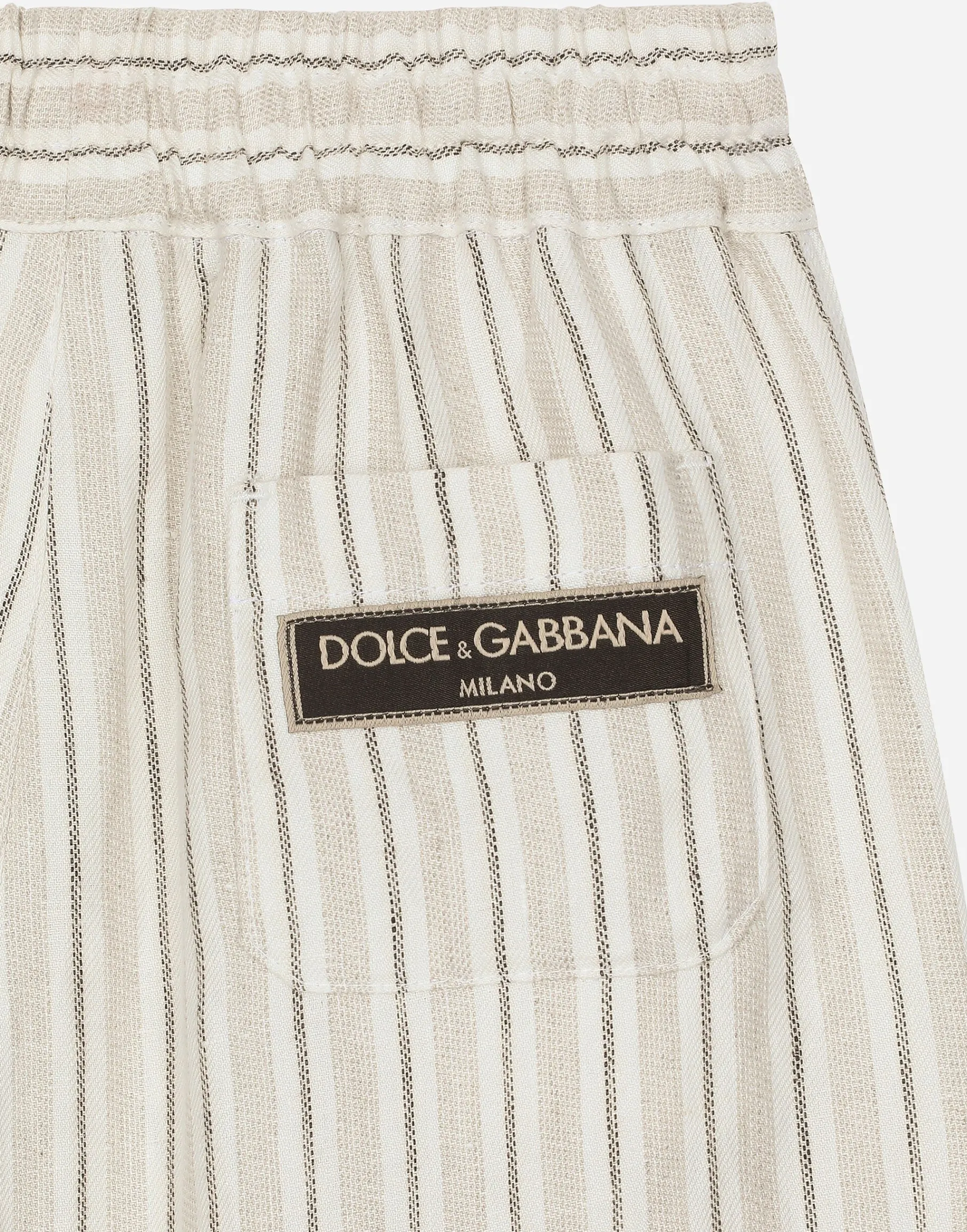 Linen shorts with branded label