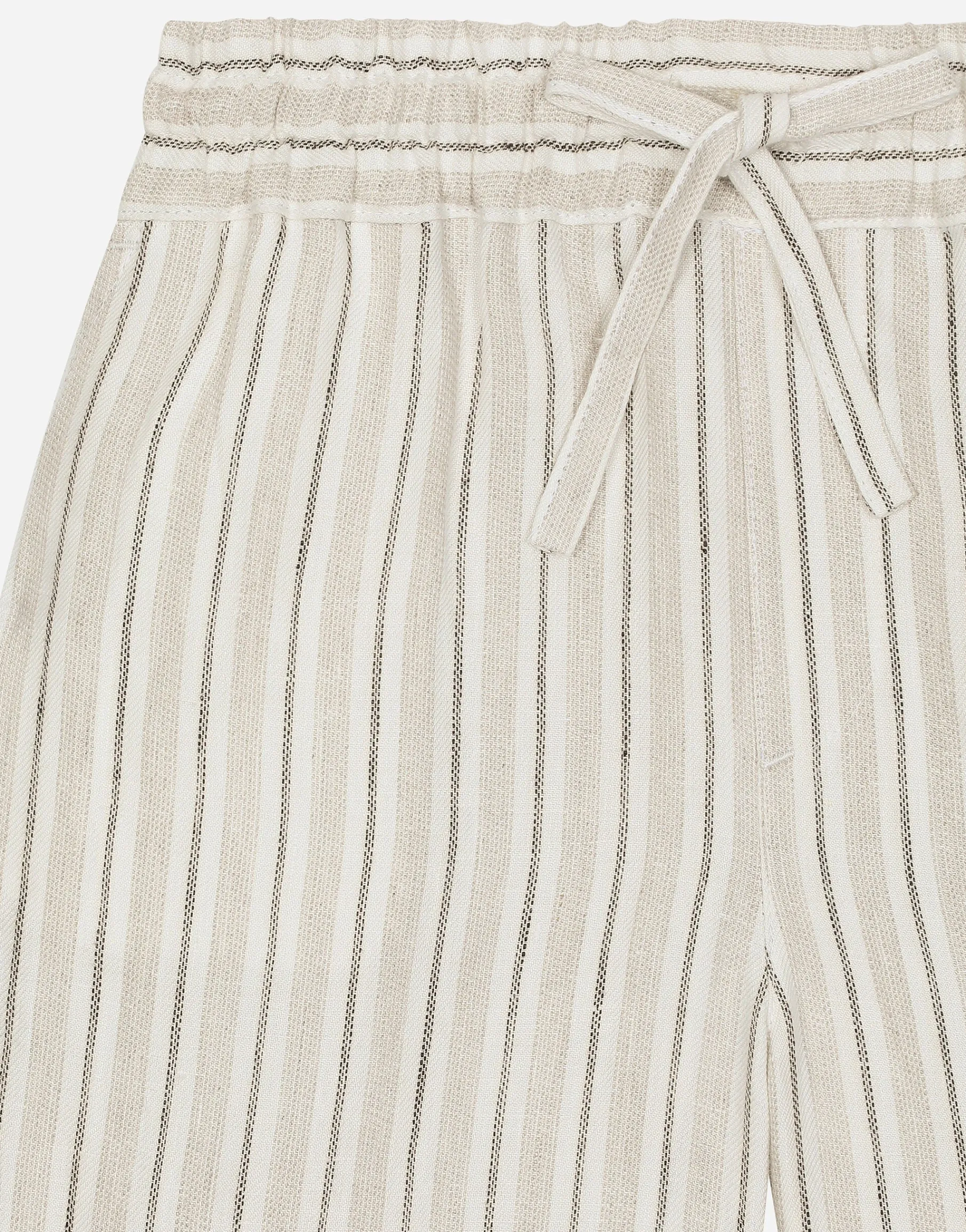Linen shorts with branded label