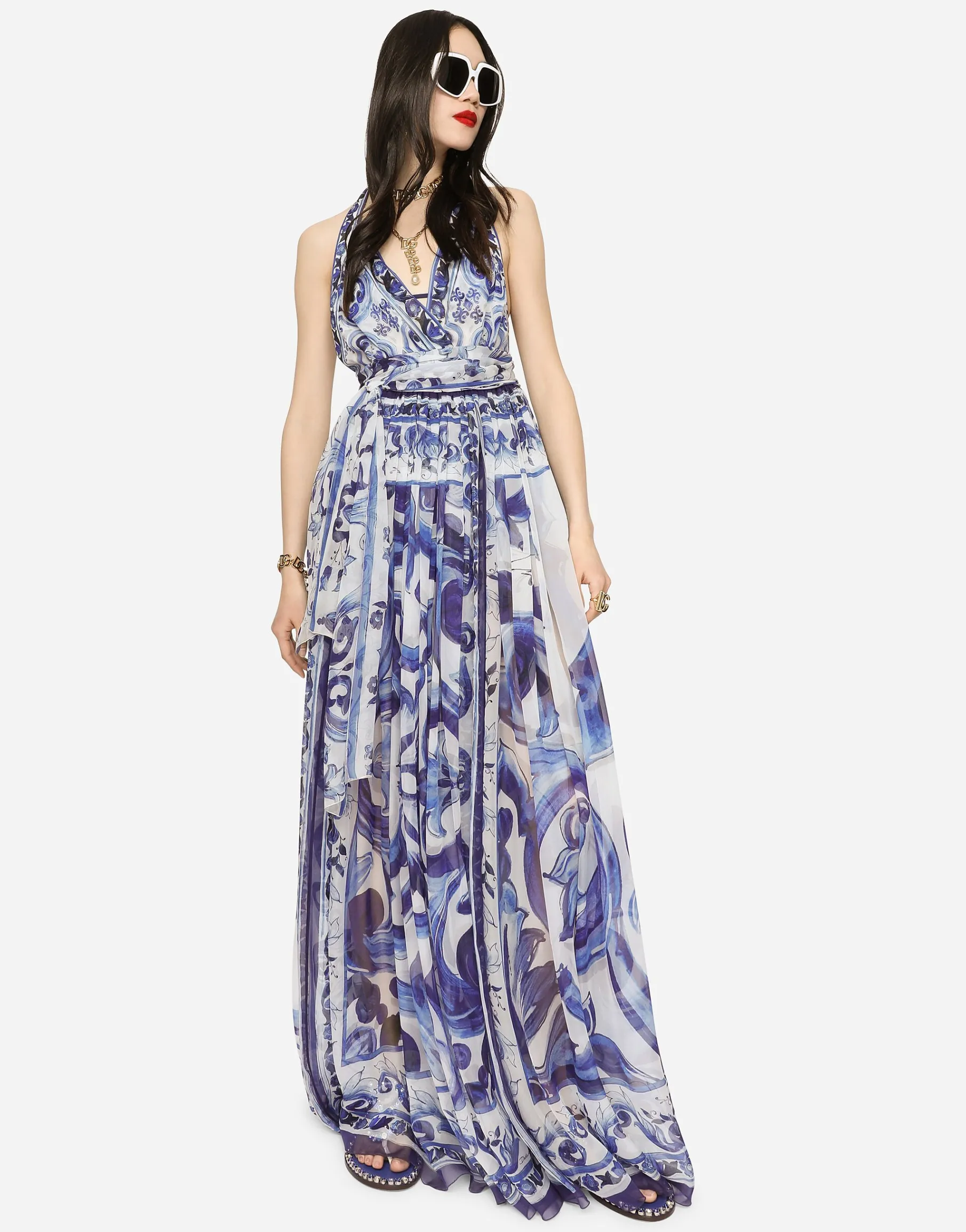 Long sleeveless chiffon dress with majolica print