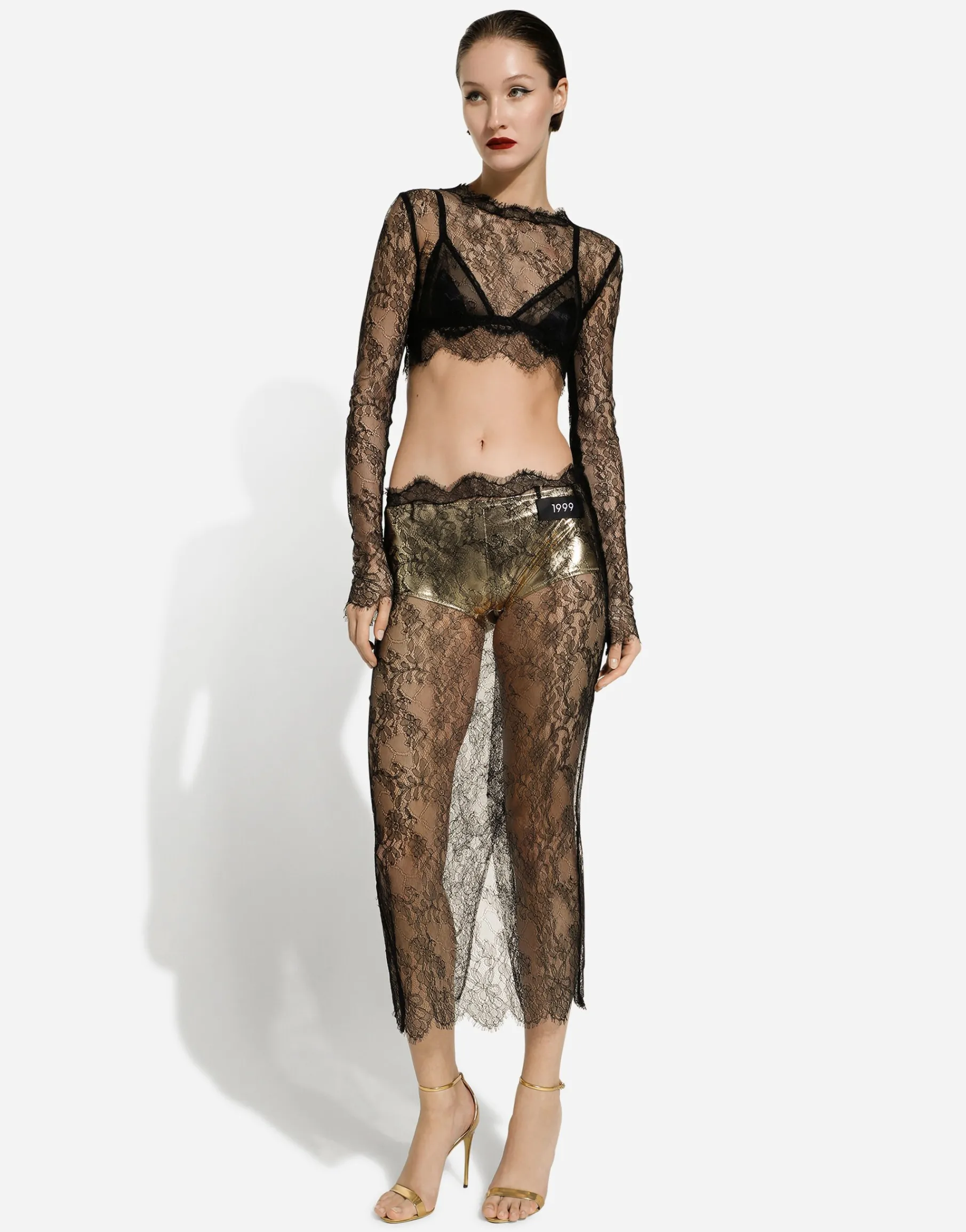 Long-sleeved Chantilly lace crop top