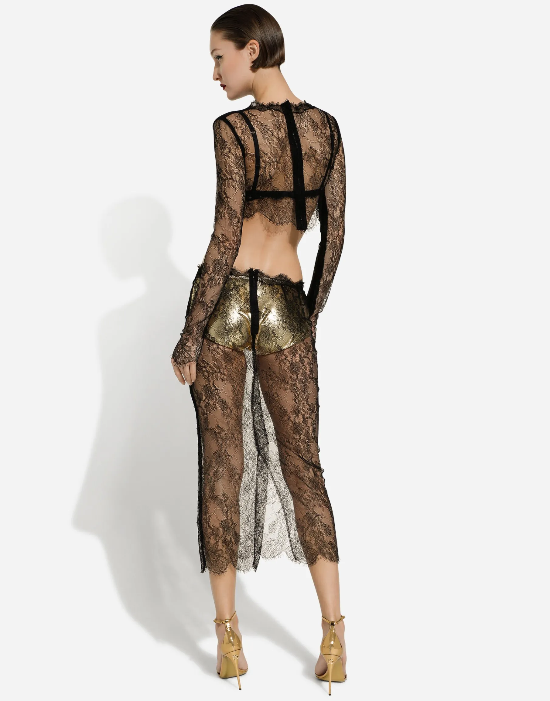 Long-sleeved Chantilly lace crop top