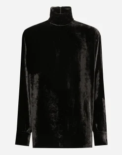 Loose velvet turtleneck with shirt cuffs
