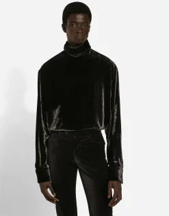 Loose velvet turtleneck with shirt cuffs