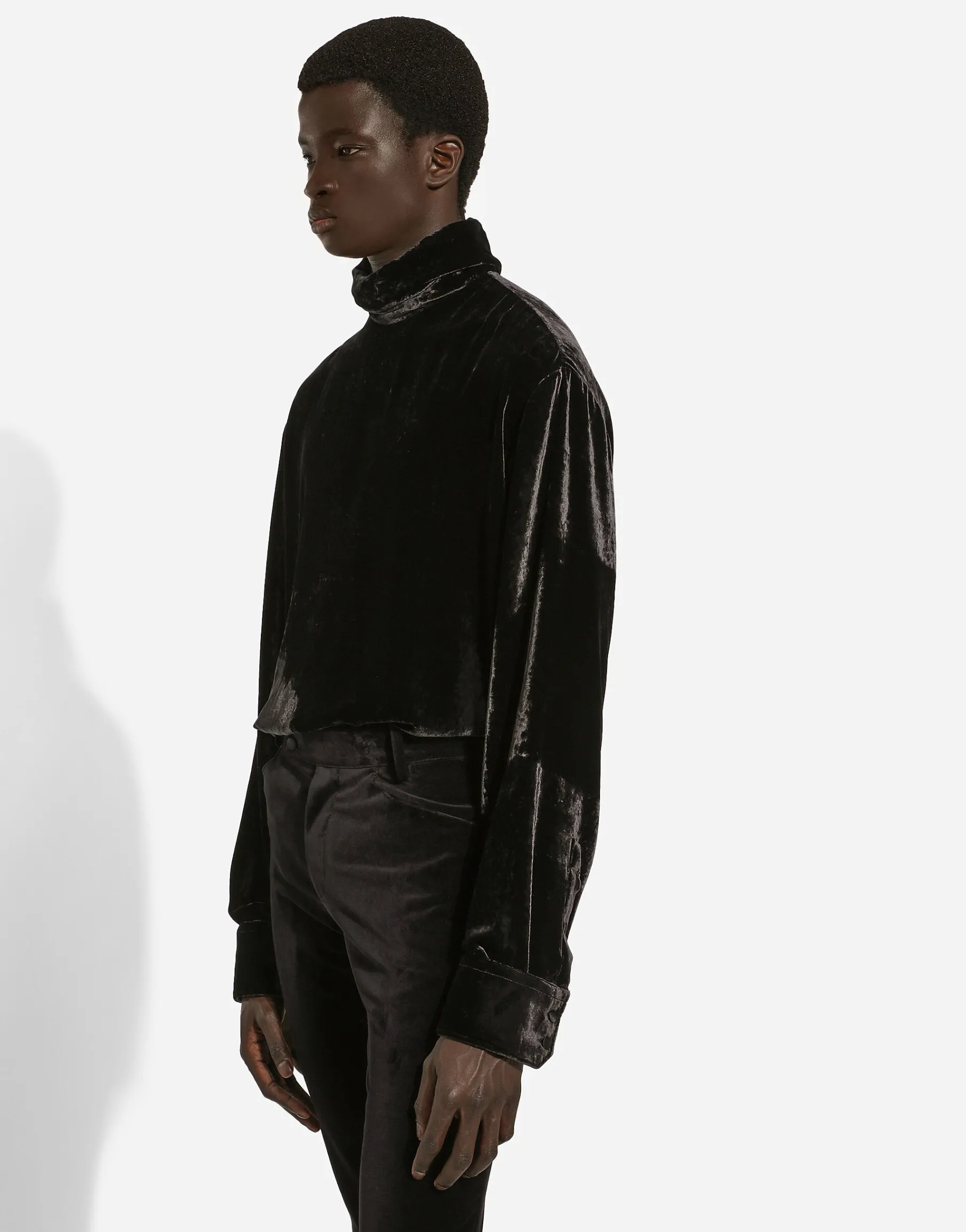 Loose velvet turtleneck with shirt cuffs
