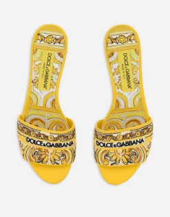 Mules with majolica embroidery
