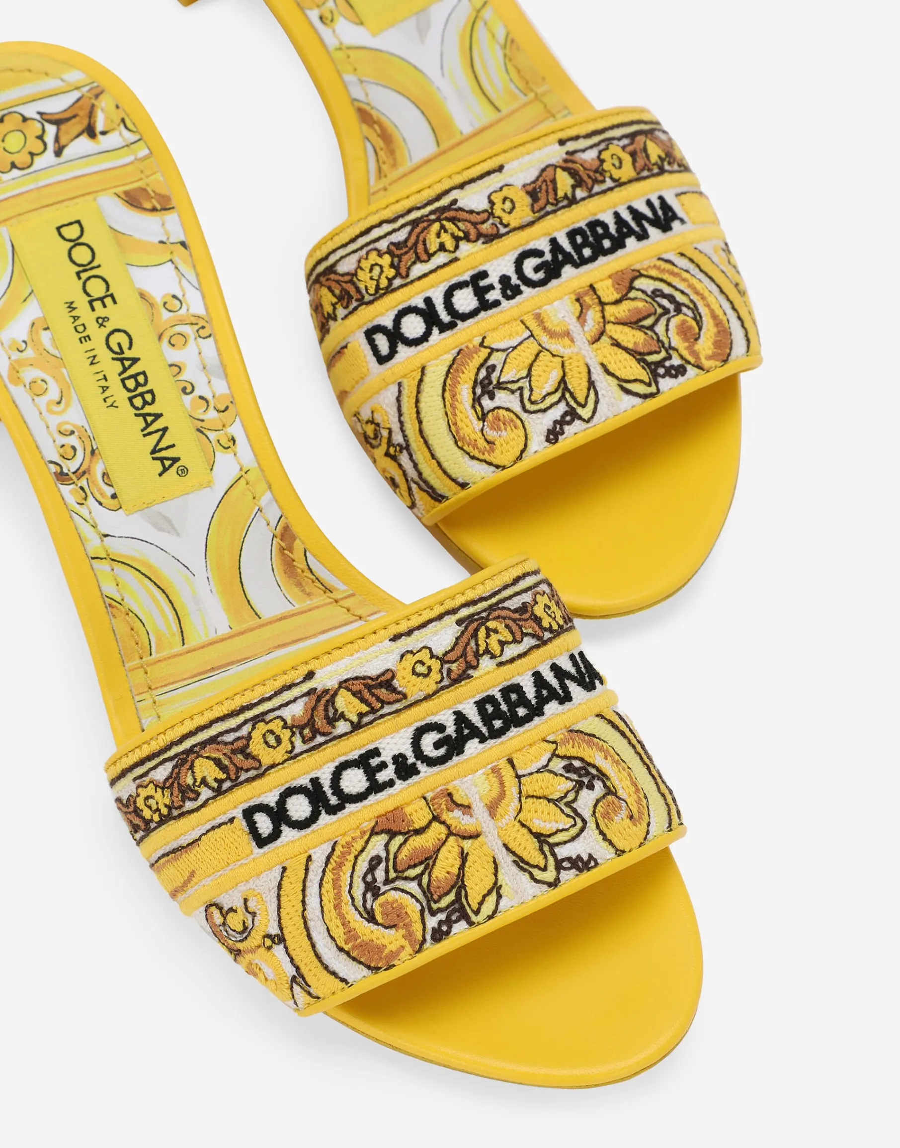 Mules with majolica embroidery