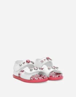 Patent leather sandals with embellishment