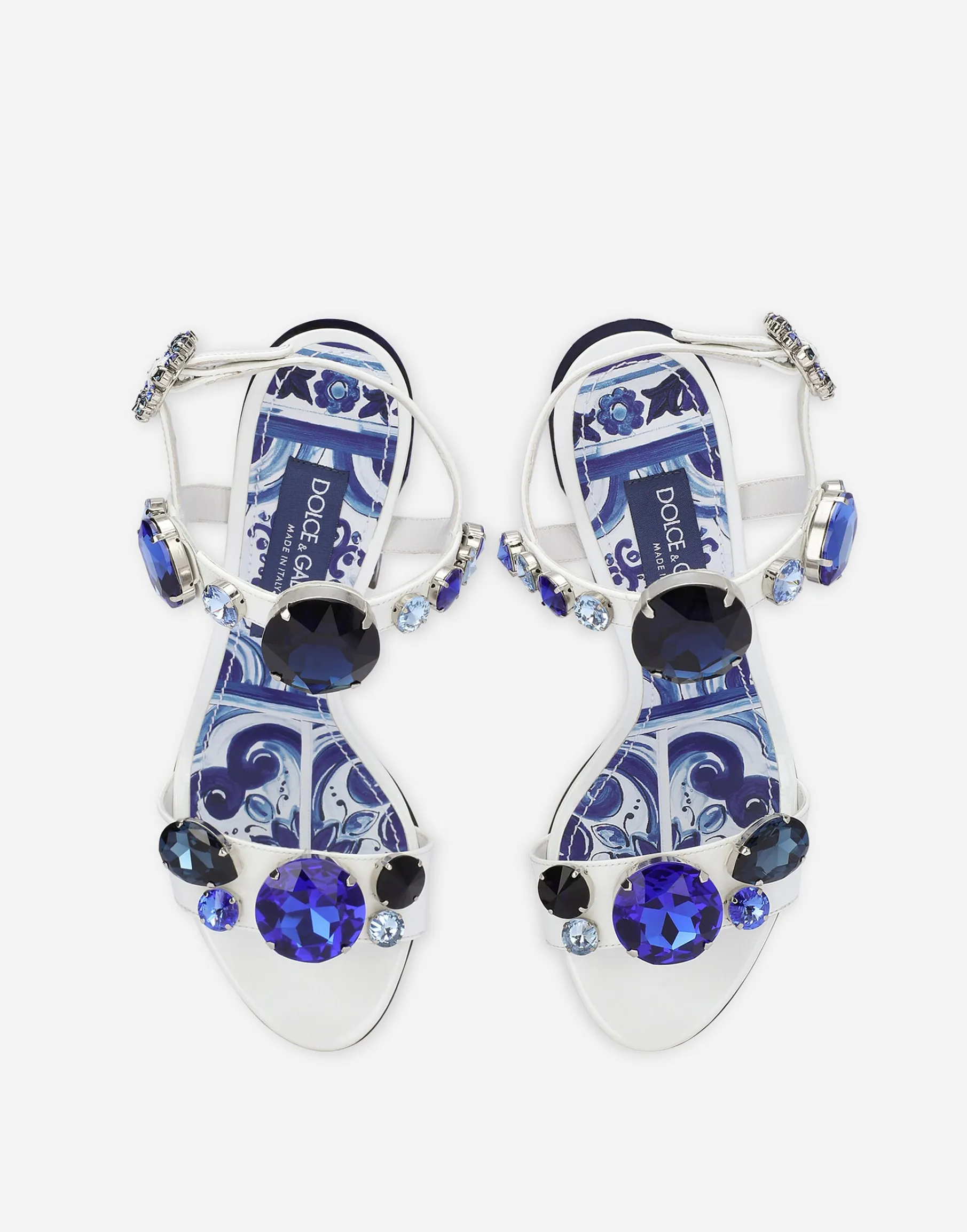 Patent leather sandals with embroidery and painted heel