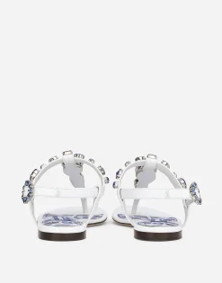 Patent leather thong sandals with embroidery