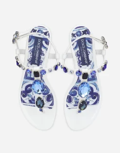 Patent leather thong sandals with embroidery