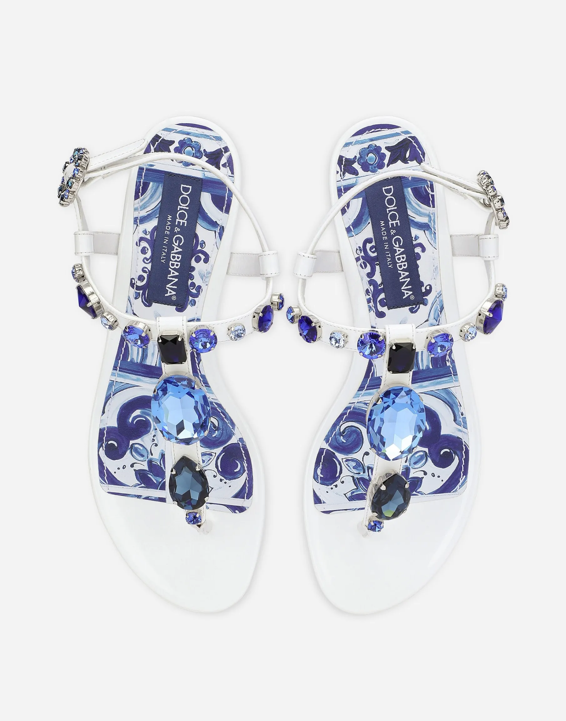 Patent leather thong sandals with embroidery