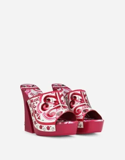 Printed polished calfskin clogs