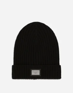 Ribbed knit hat with logo tag