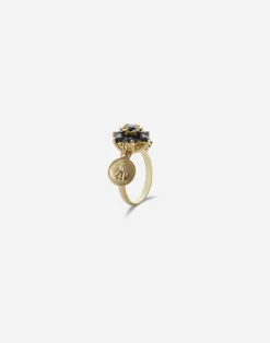 Ring with black sapphires