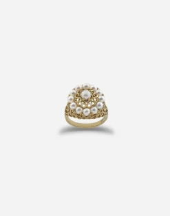Romance ring in yellow gold and pearls