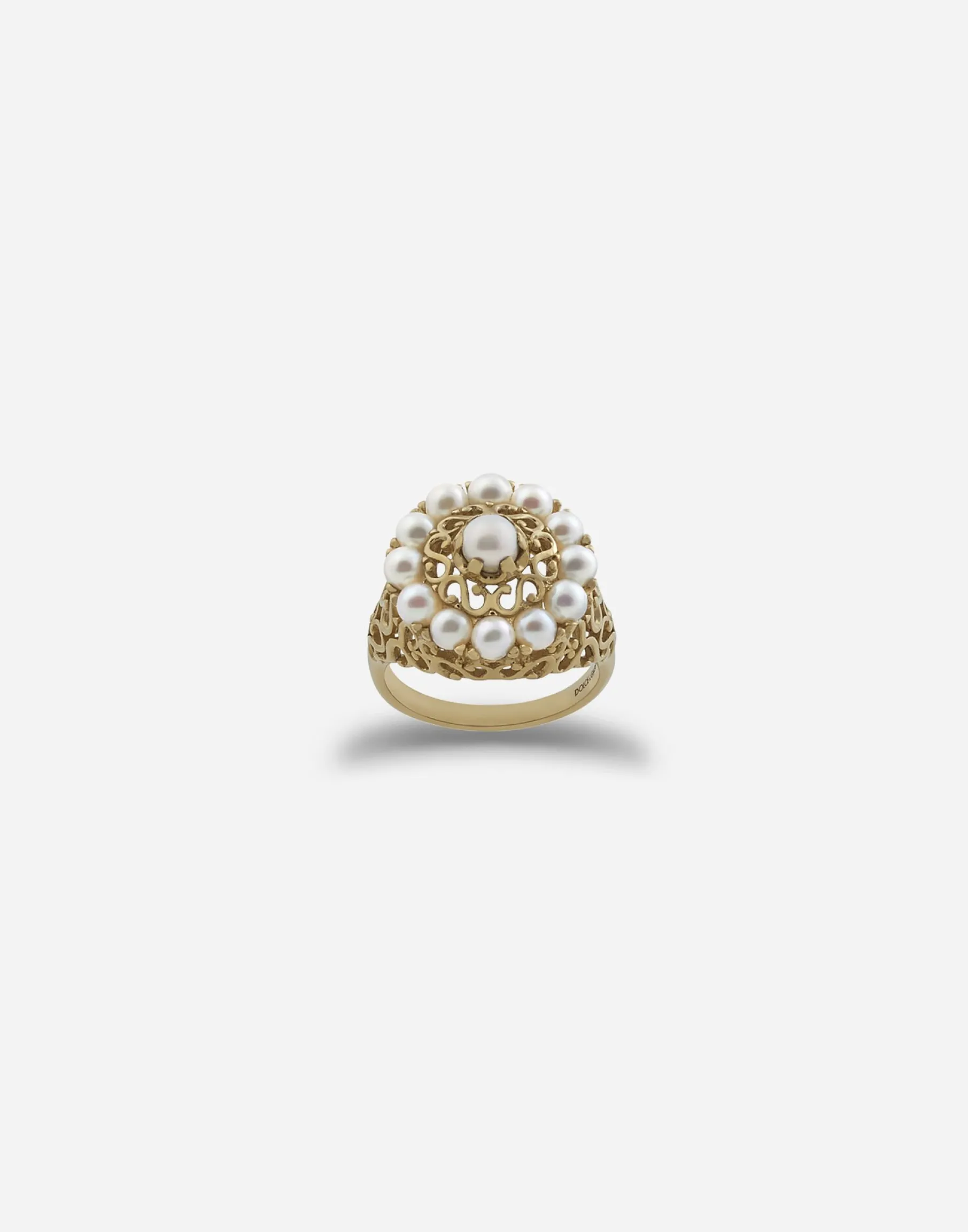 Romance ring in yellow gold and pearls