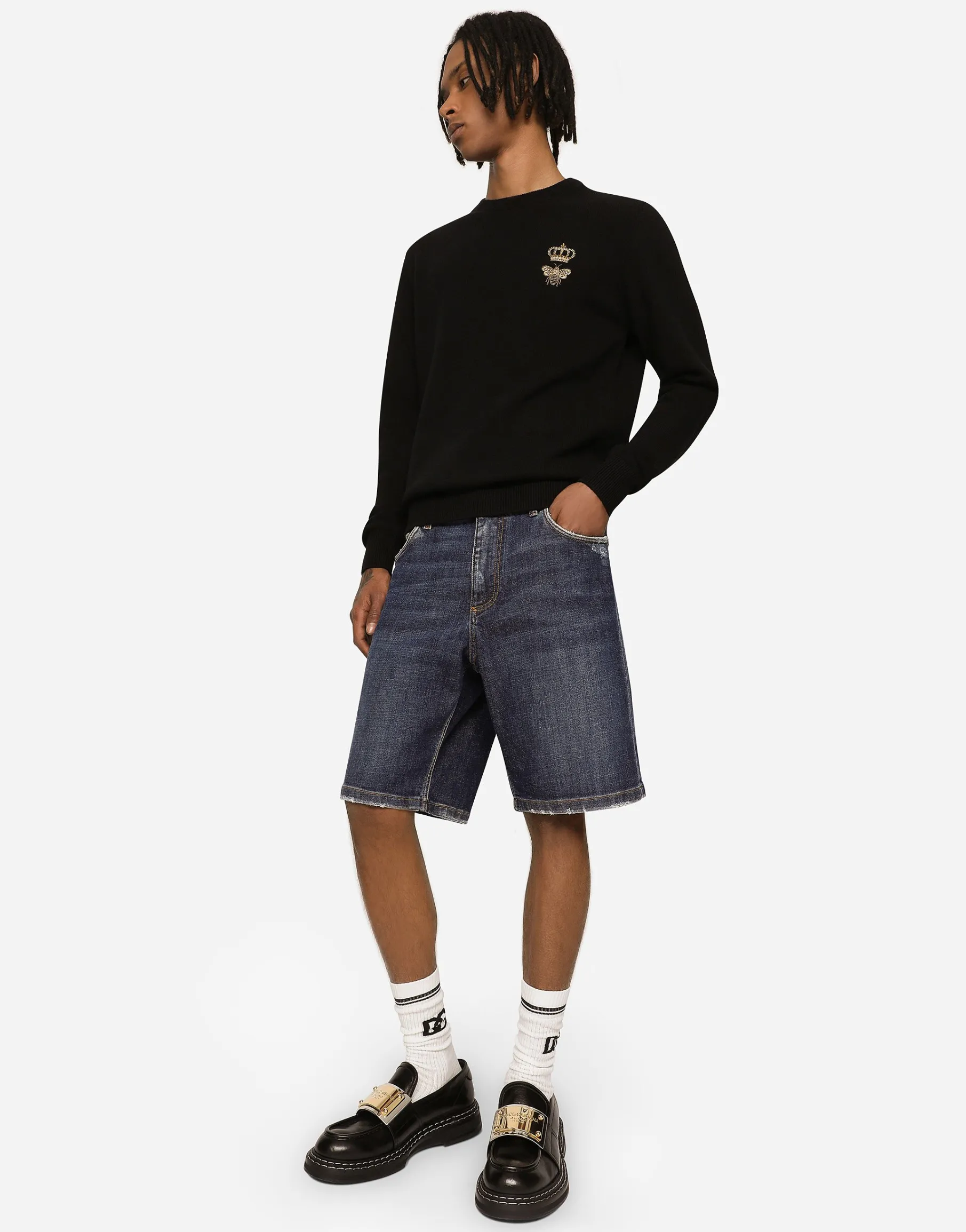 Round-neck wool sweater with embroidery