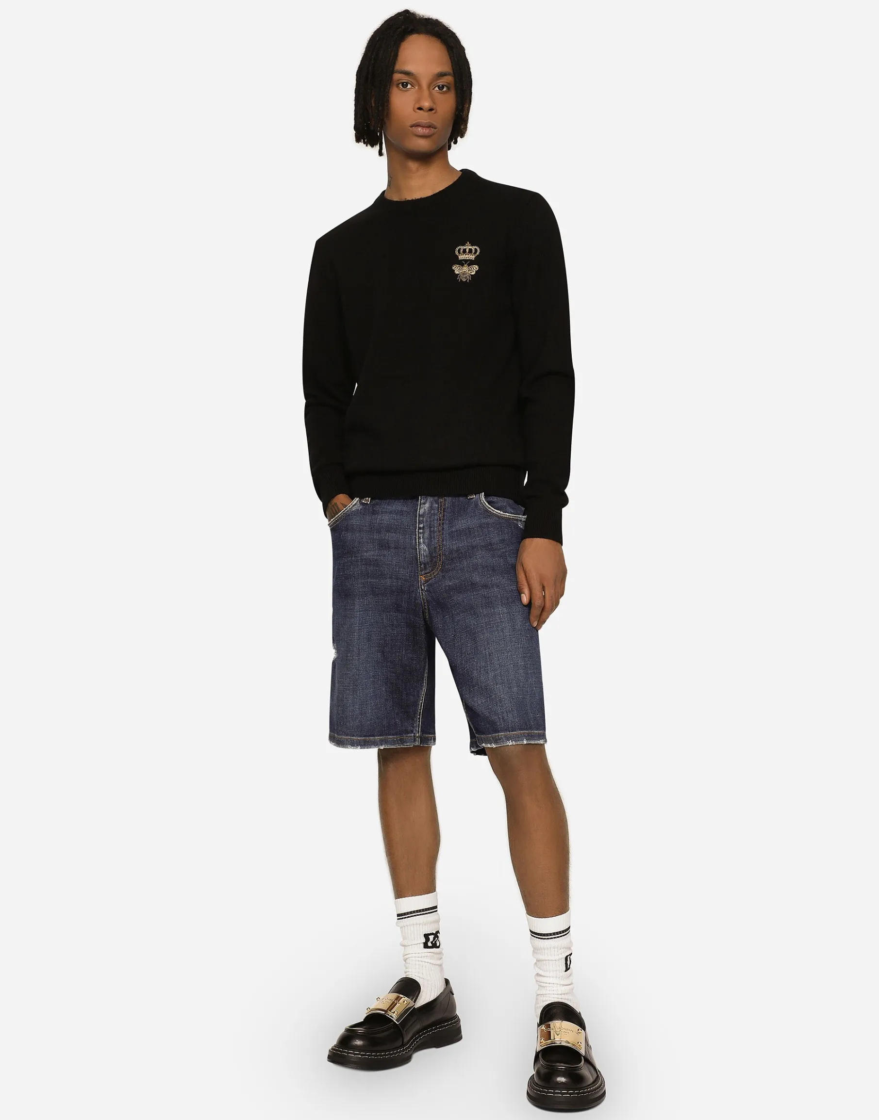 Round-neck wool sweater with embroidery