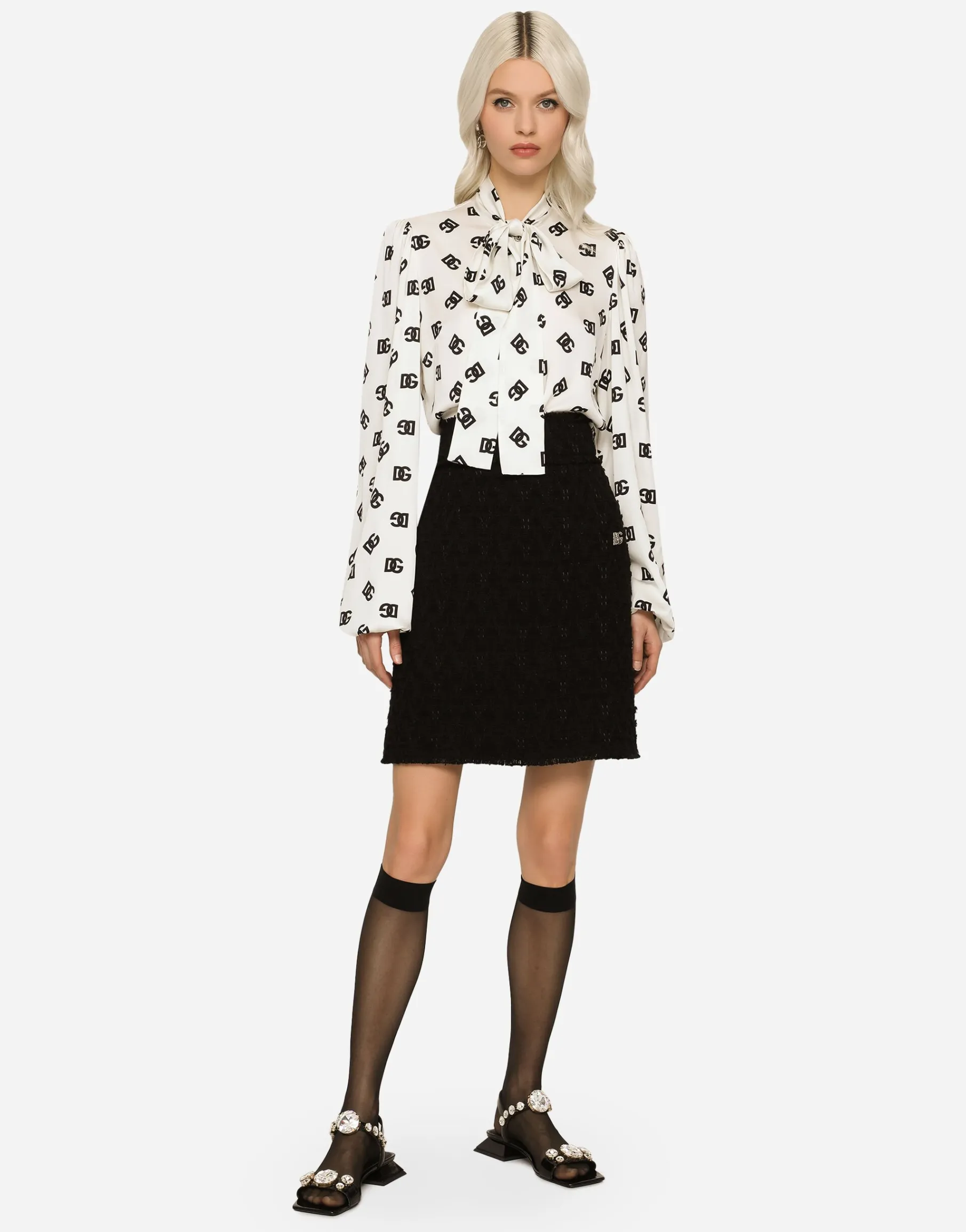 Rush-stitch skirt with side slit