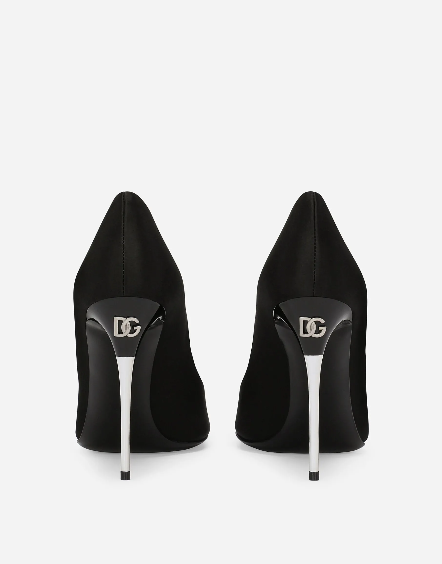 Satin pumps