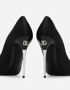 Satin pumps