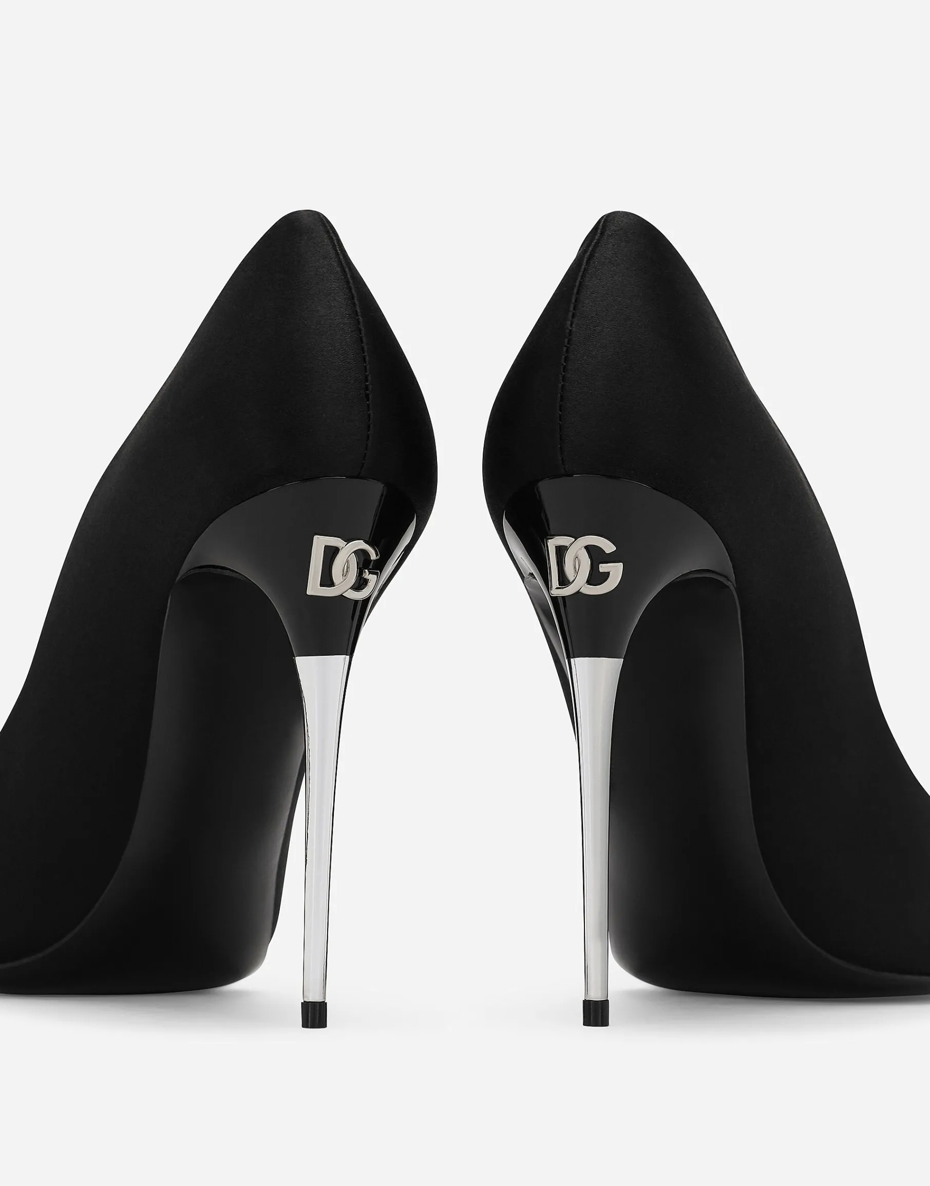 Satin pumps