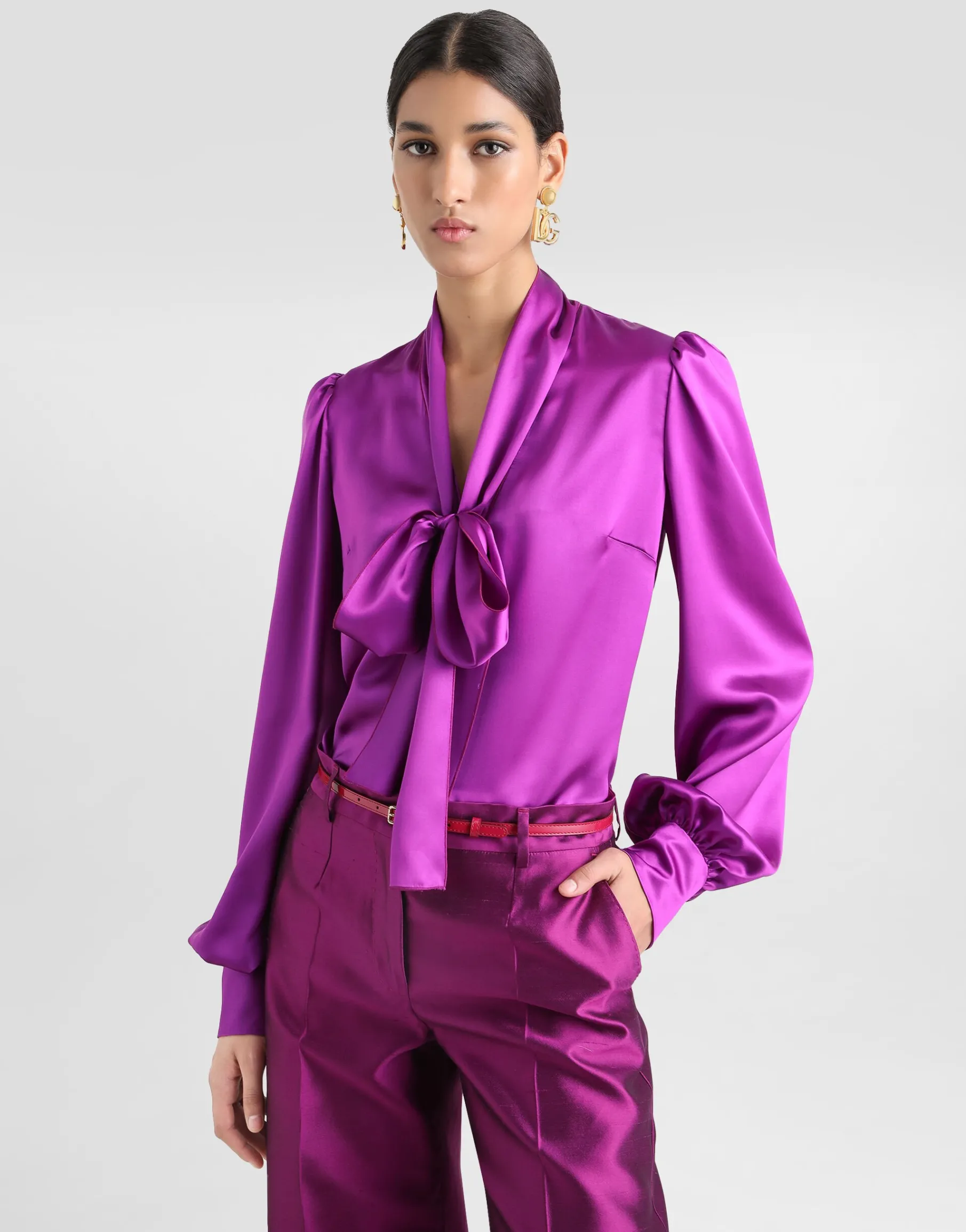 Satin shirt with pussy-bow