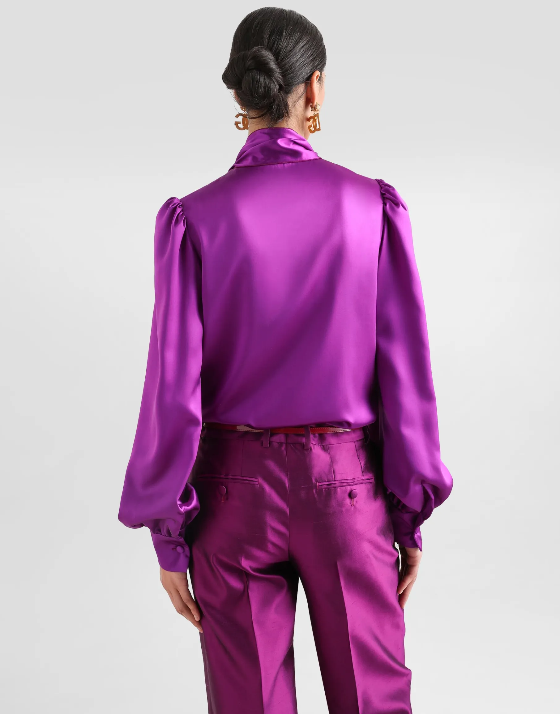 Satin shirt with pussy-bow