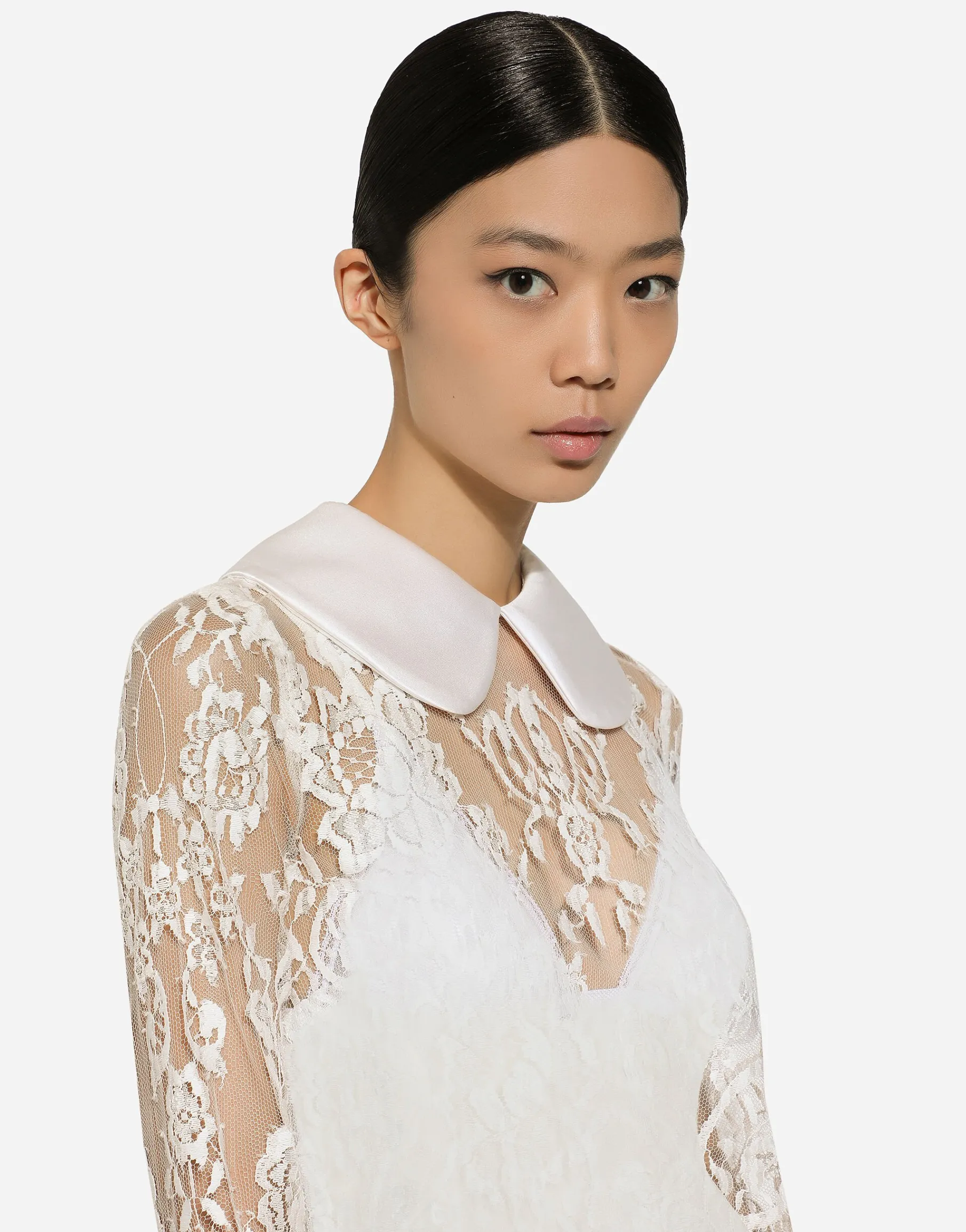 Short lace dress with satin neck